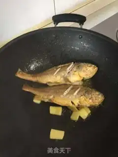 Make Snow pickles and yellow fish step 3