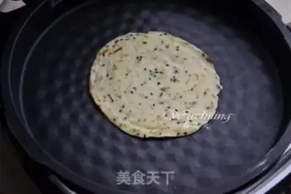 Make Black sesame egg rolls step 4