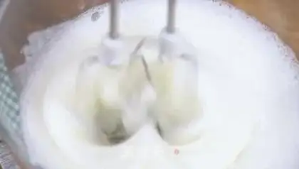 Make Christmas doughnuts step 4