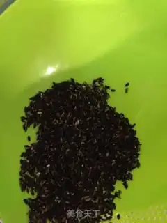 Make Black rice walnut sesame rice step 1