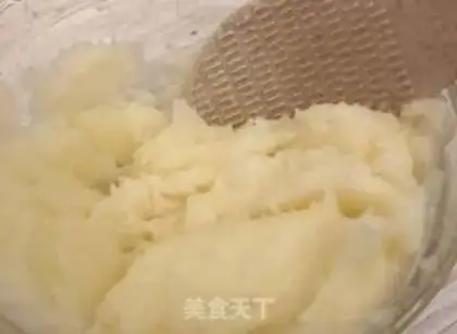 Make How to make Strawberry Snowman step 2