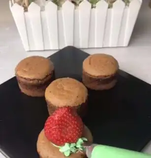 Make Christmas tree cake step 10
