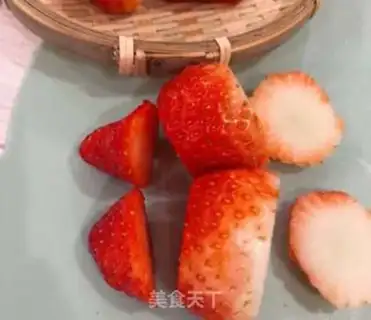 Make How to make Strawberry Snowman step 5