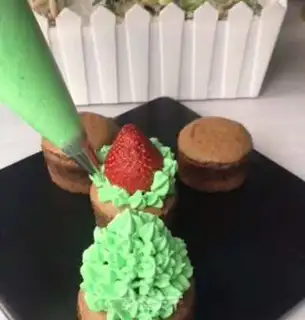 Make Christmas tree cake step 11