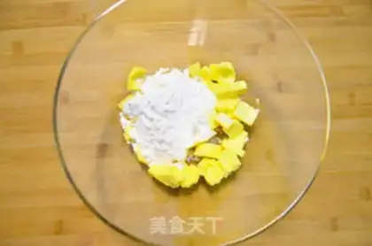 Make Christmas ring cookies step 1
