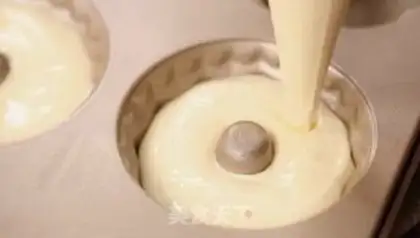 Make Christmas doughnuts step 13