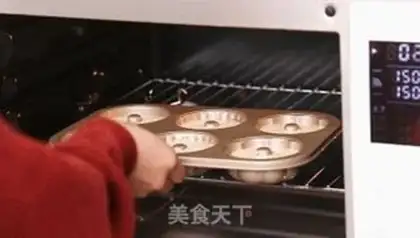 Make Christmas doughnuts step 14