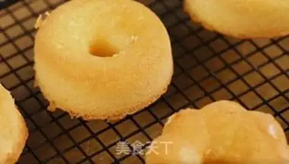 Make Christmas doughnuts step 16
