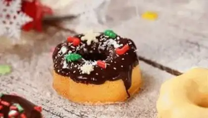 Make Christmas doughnuts step 21