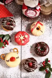 Make Christmas doughnuts step 22