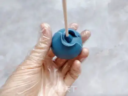Make Rose lollipop cake step 15