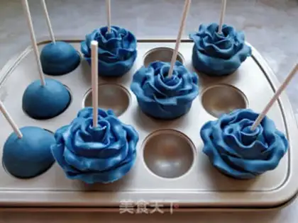 Make Rose lollipop cake step 18