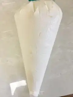 Make Christmas theme cake step 17