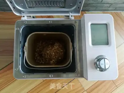 Make Red sugar cinnamon pecan bread step 4