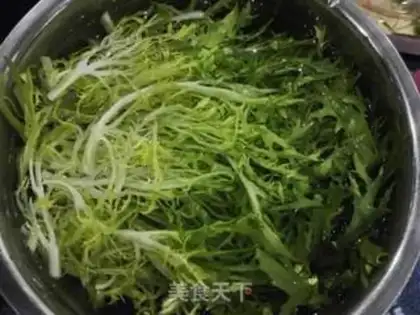 Make Sesame sauce for the chrysanthemum step 0
