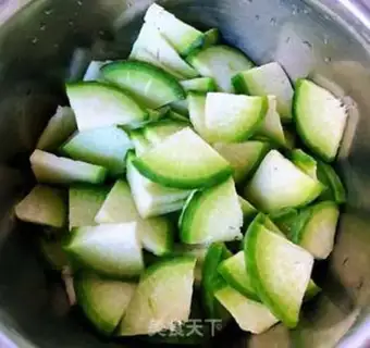 Make Five flowers for radish and tofu step 1