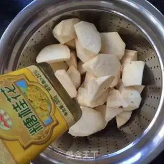 Make Cinnamon gravy chips step 1