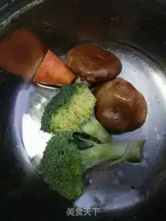 Make Sea cucumbers and vegetables step 1