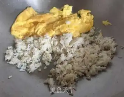 Make Eggs and rice step 6