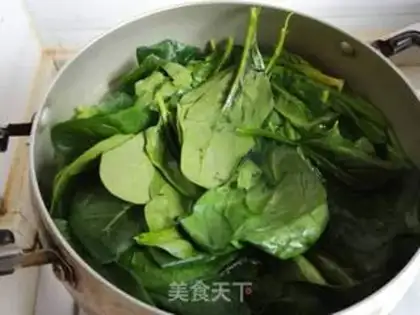 Make Spinach tofu soup step 1