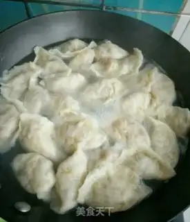 Make Roach pork dumplings step 12