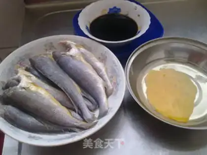 Make Get the yellow fish step 2
