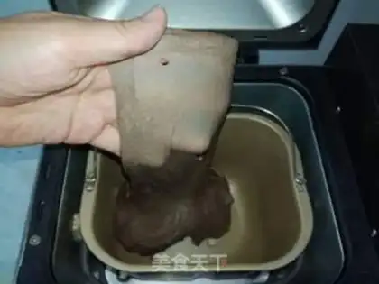 Make All-wheat cocoa-fruit bread step 3