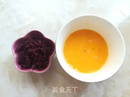 Make Red cranberry marfin cake step 1