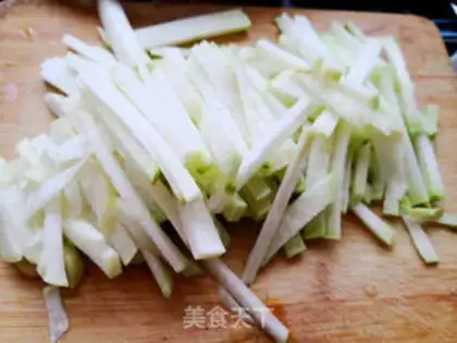 Make The radish octopus step 1