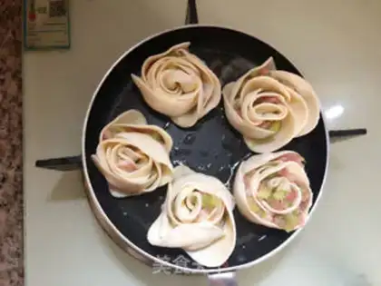 Make Roses holding eggs and dumplings step 29