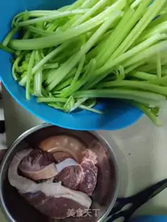 Make Celtic beef buns step 0