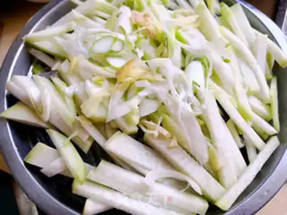 Make The radish octopus step 4