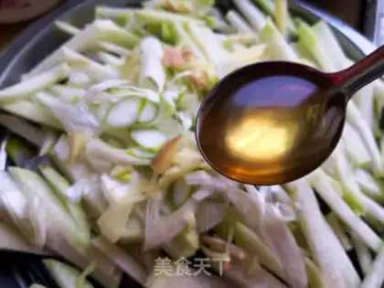 Make The radish octopus step 5