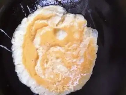 Make Tomato fried eggs step 2