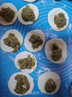 Make Celtic beef buns step 8