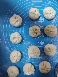 Make Celtic beef buns step 9