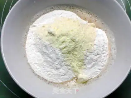 Make The yeast master blueberry muffin step 4