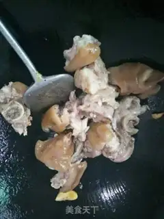Make Soybean peanut pig hoof step 2