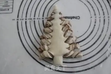 Make Christmas bread step 11