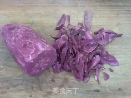 Make Goose eggs, potato rice congee step 1