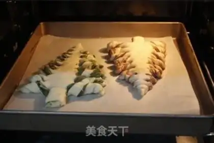 Make Christmas bread step 15