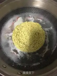 Make A bag of bacon noodles step 2