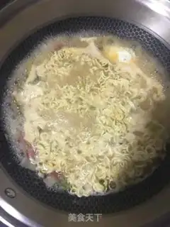 Make A bag of bacon noodles step 3