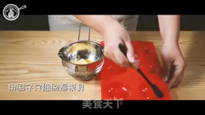 Make Christmas doughnuts step 1