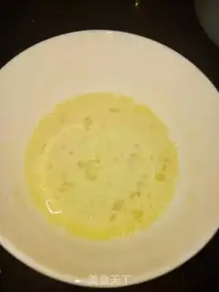 Make Egg pizza step 1