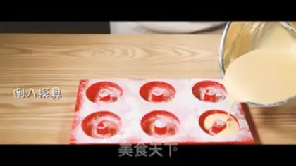 Make Christmas doughnuts step 12