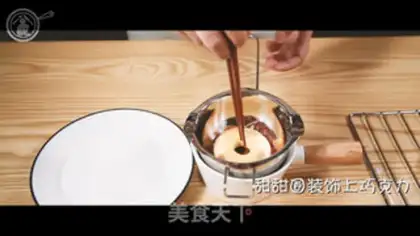 Make Christmas doughnuts step 15