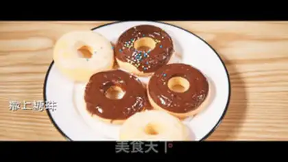 Make Christmas doughnuts step 16