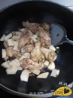 Make Red chicken and potatoes step 3