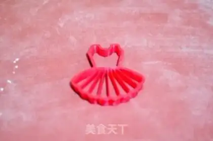 Make Little dress buns step 2